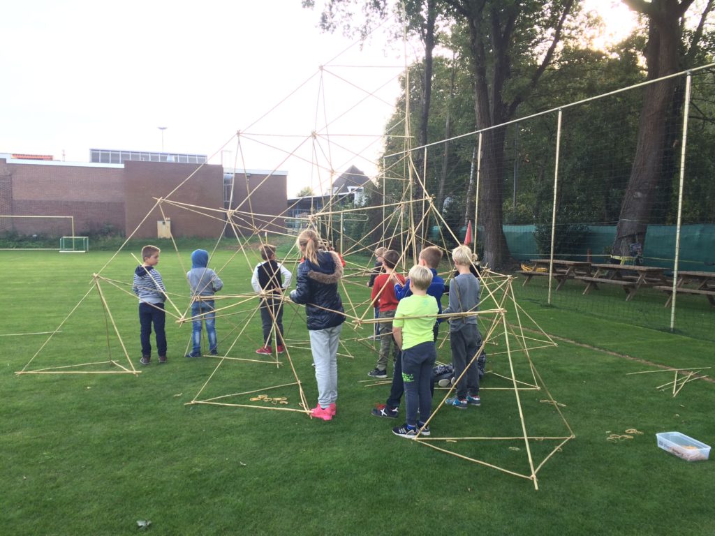 Sport en speldag op grasveld